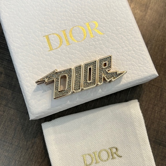 100% AUTHENTIC DIOR EMBELLISHED CHARM . Comes with the box and dust pock… - Picture 3 of 17